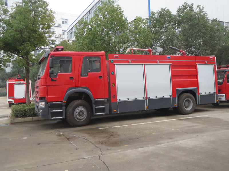 重汽HOWO干粉水聯(lián)用消防車