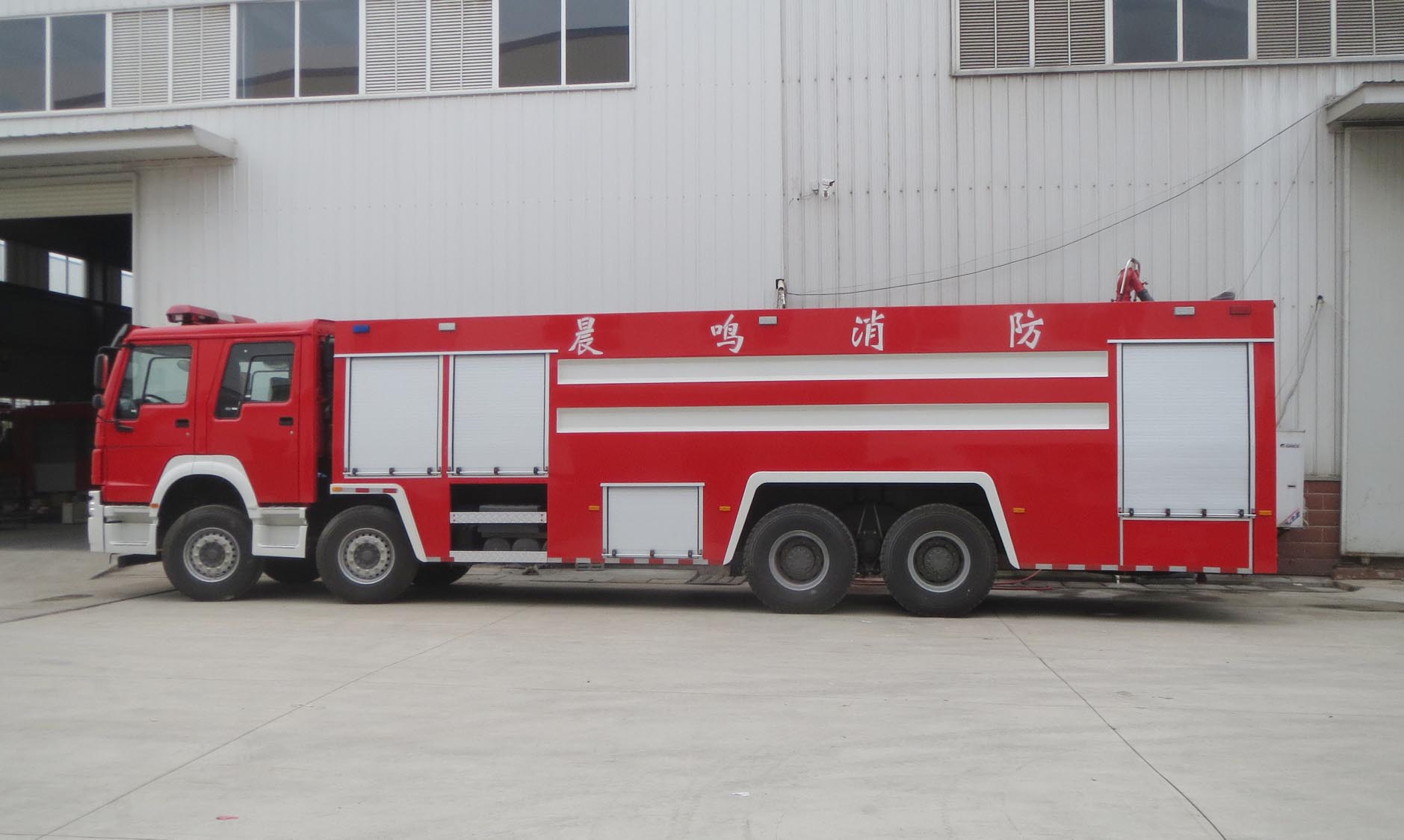 重汽豪沃后雙橋25噸泡沫消防車