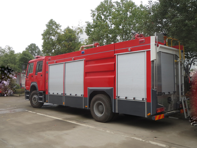 重汽HOWO干粉水聯(lián)用消防車