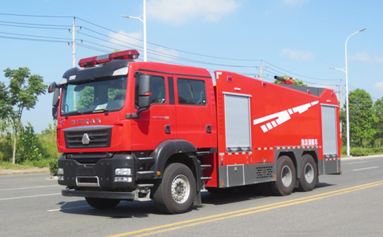 湖北江南2023年重汽汕德卡13噸消防車評測